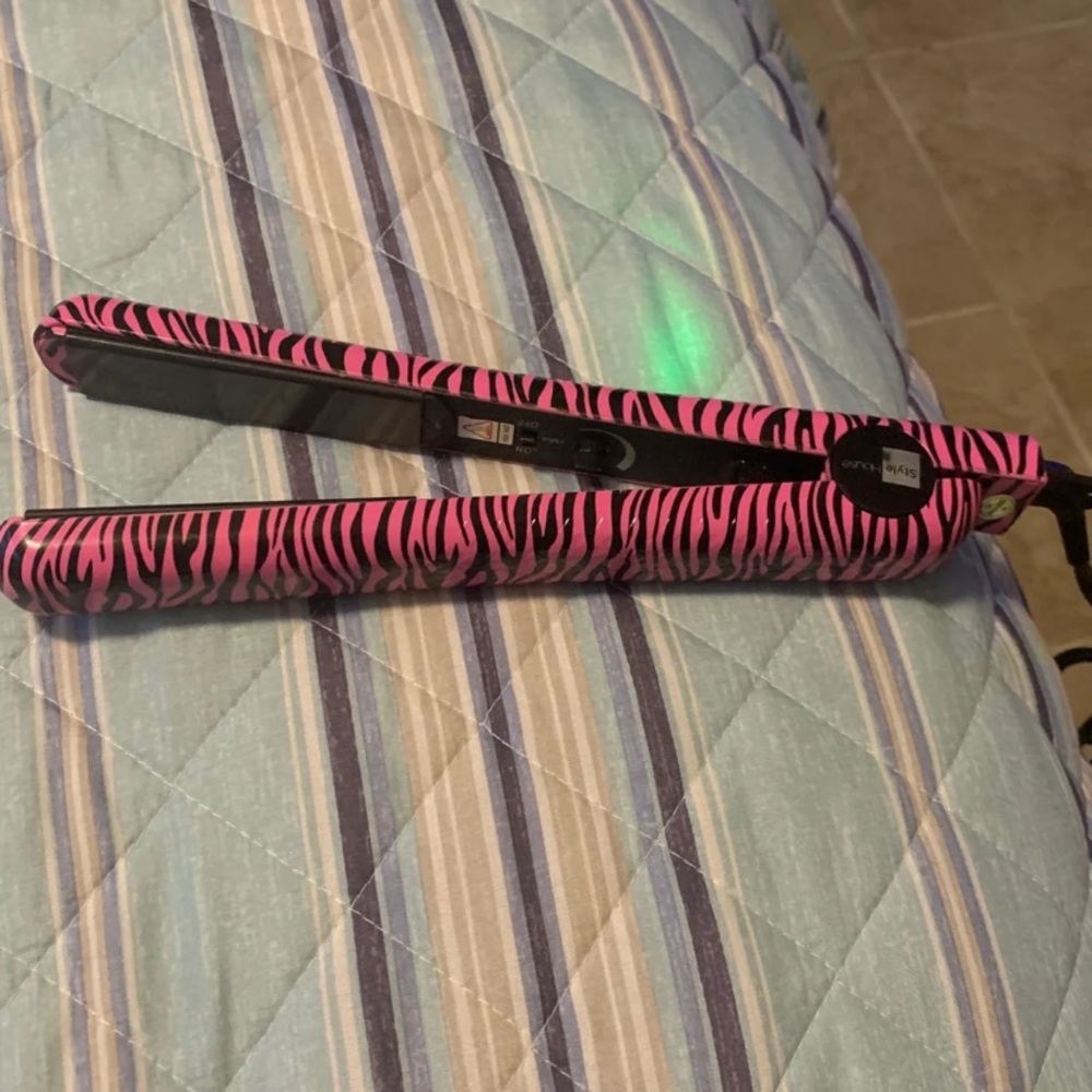Hair straightener
